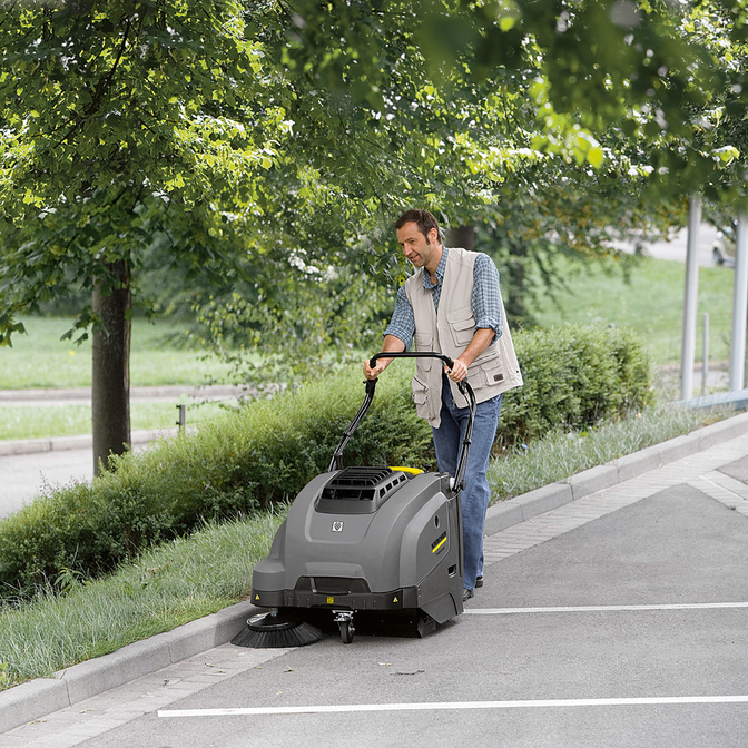 Product Kärcher KM 75/40 W G Petrol Engine Push Vacuum Sweeper base image