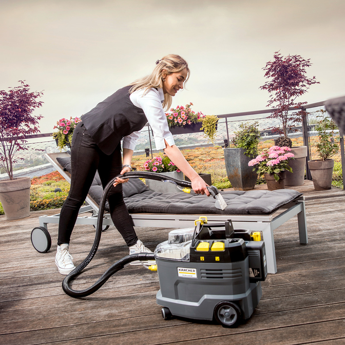 Product Kärcher Puzzi 9/1 Bp Adv Μπαταριοκίνητη Μηχανή Πλύσης-Απόπλυσης Υφασμάτινων Επιφανειών base image